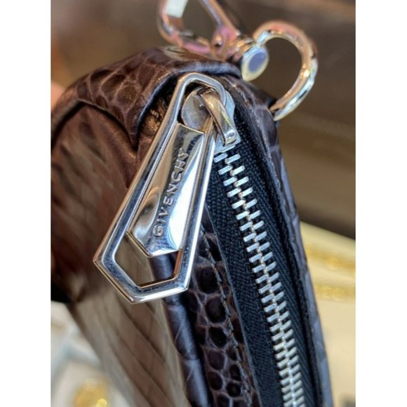 Givenchy Embossed Crocodile Ss2020 Triangle Collar Pouch Gray Leather Wristlet - Picture 10 of 11